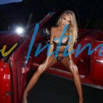 Повія Києва Марія позує у авто